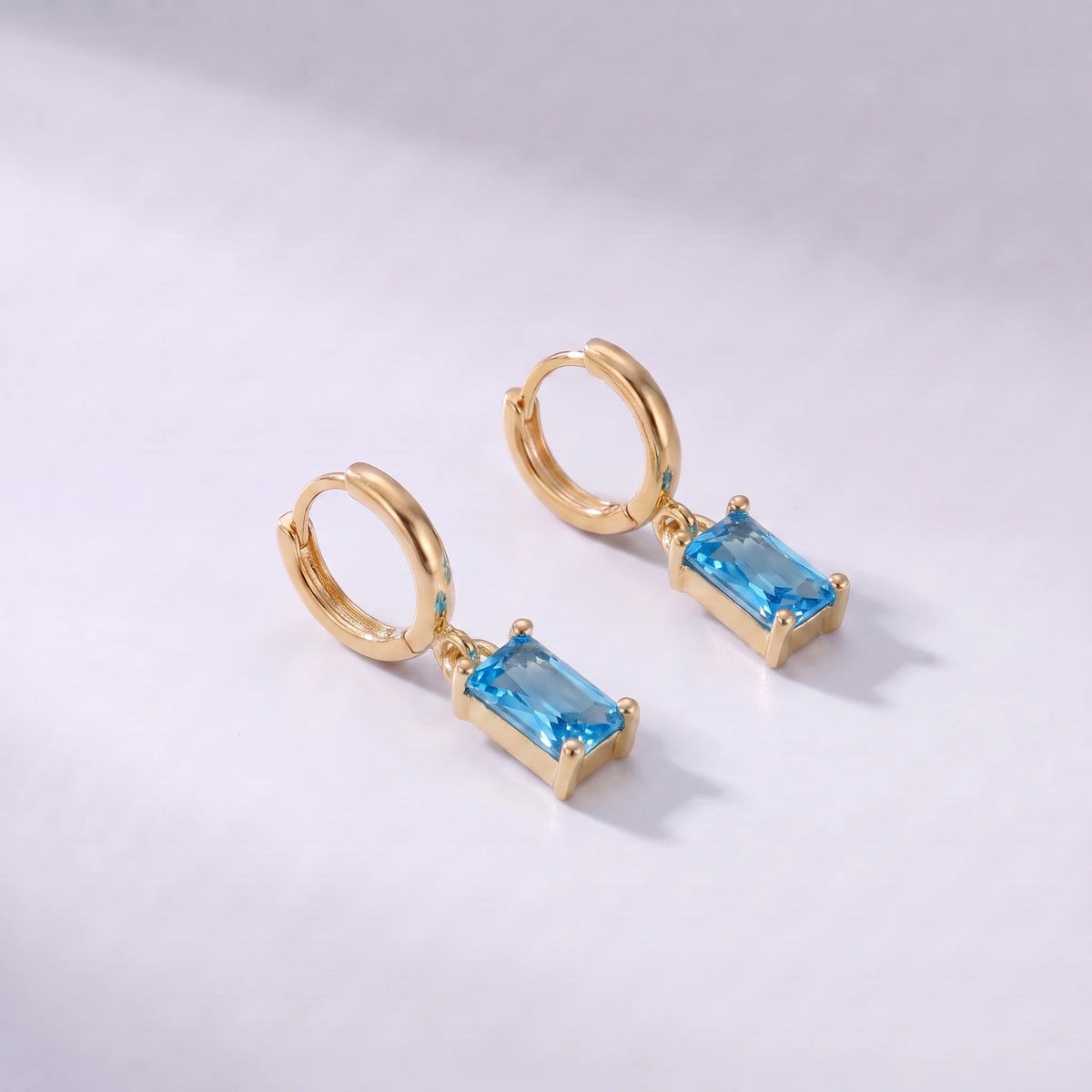 Pendientes con piedra rectangular de nacimiento Diciembre — Topacio azul