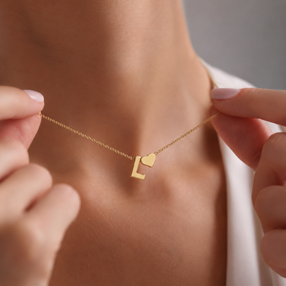 Collar de inicial con corazón