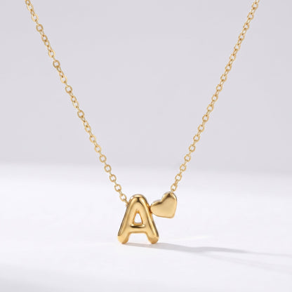 Collar letra A dorado con corazón, collar personalizado femenino en acero inoxidable resistente al agua.