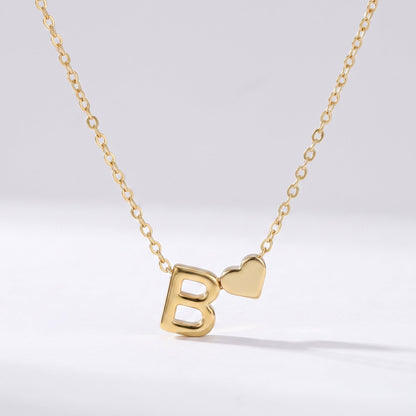 Collar letra B dorado con corazón, collar personalizado femenino en acero inoxidable resistente al agua.