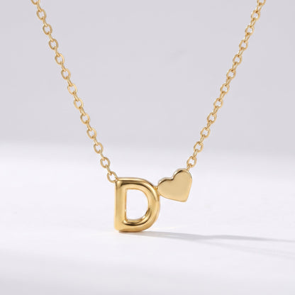 Collar letra D dorado con corazón, collar personalizado femenino en acero inoxidable resistente al agua.