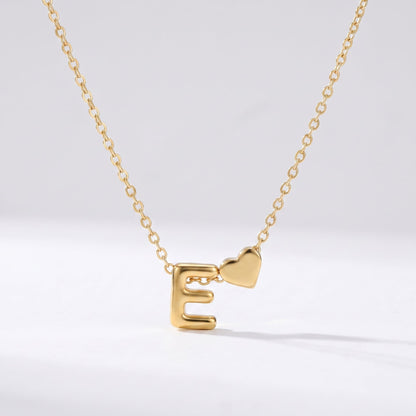 Collar letra E dorado con corazón, collar personalizado femenino en acero inoxidable resistente al agua.