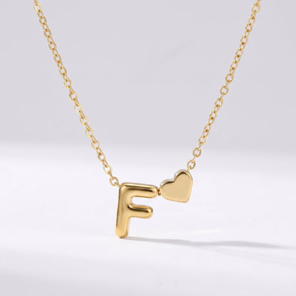 Collar letra F dorado con corazón, collar personalizado femenino en acero inoxidable resistente al agua.