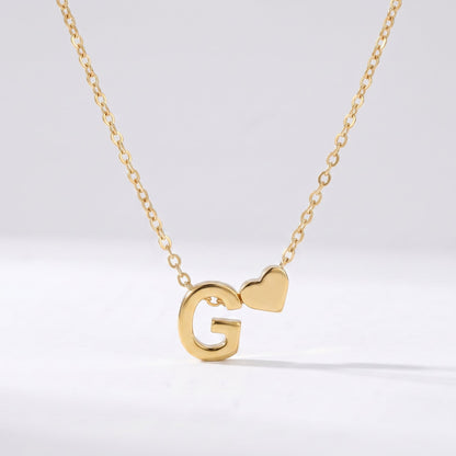 Collar letra G dorado con corazón, collar personalizado femenino en acero inoxidable resistente al agua.