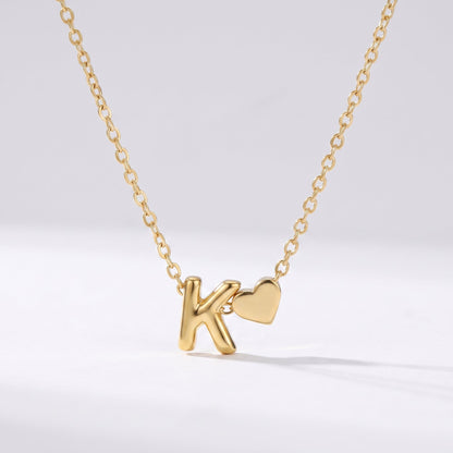 Collar letra K dorado con corazón, collar personalizado femenino en acero inoxidable resistente al agua.