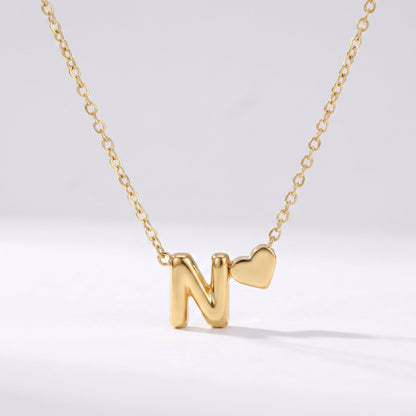 Collar letra N dorado con corazón, collar personalizado femenino en acero inoxidable resistente al agua.