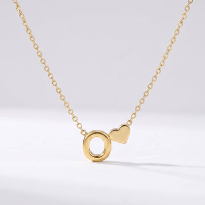 Collar letra O dorado con corazón, collar personalizado femenino en acero inoxidable resistente al agua.