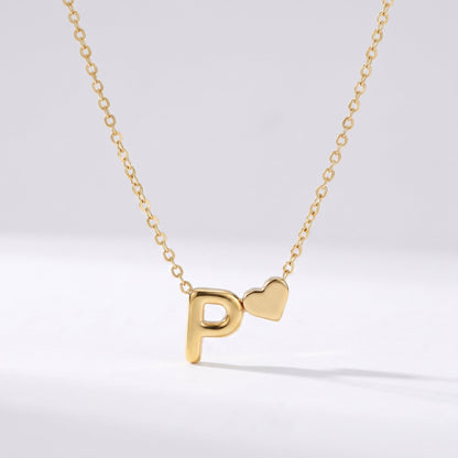 Collar letra P dorado con corazón, collar personalizado femenino en acero inoxidable resistente al agua.