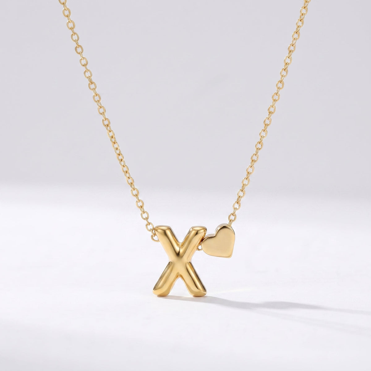 Collar letra X dorado con corazón, collar personalizado femenino en acero inoxidable resistente al agua.