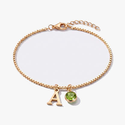 Pulsera letra A dorada con piedra de nacimiento Agosto — Peridoto