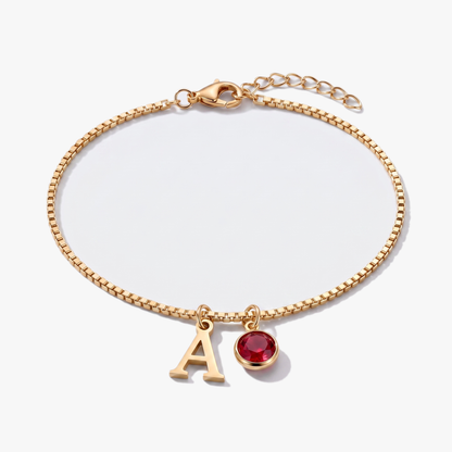 Pulsera letra A dorada con piedra de nacimiento Enero — Granate