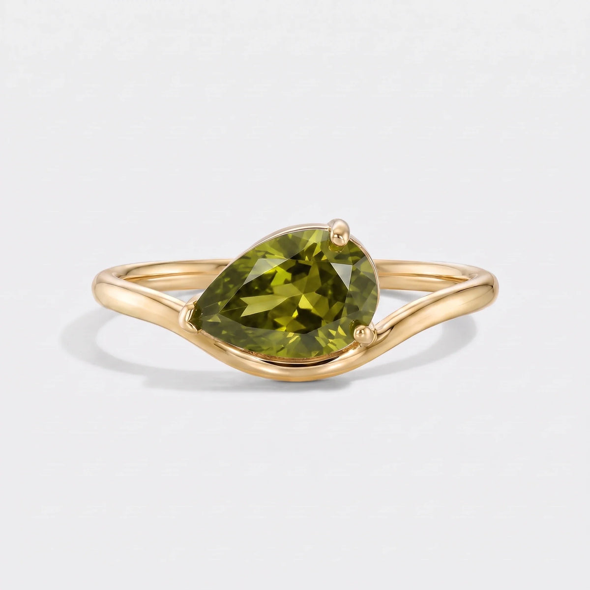 Anillo piedra de nacimiento corte pera Agosto — Peridoto