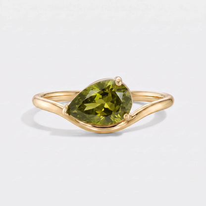 Anillo piedra de nacimiento corte pera Agosto — Peridoto