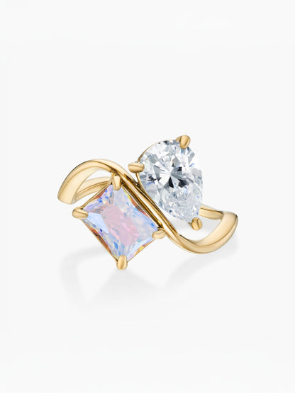 Anillo dos piedras Abril-Diamante (pera) y Junio-Alejandrita (rectángulo) dorado