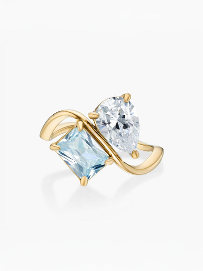 Anillo dos piedras Abril-Diamante (pera) y Marzo-Aguamarina (rectángulo) dorado