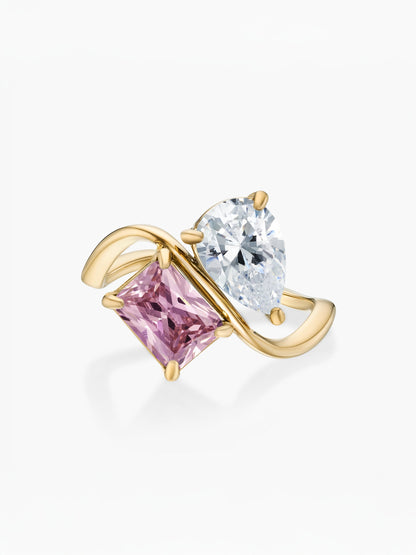 Anillo dos piedras Abril-Diamante (pera) y Octubre-Turmalina Rosa (rectángulo) dorado