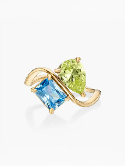 Anillo dos piedras Agosto-Peridoto (pera) y Diciembre-Topacio azul (rectángulo) dorado