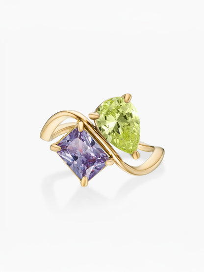 Anillo dos piedras Agosto-Peridoto (pera) y Febrero-Amatista (rectángulo) dorado