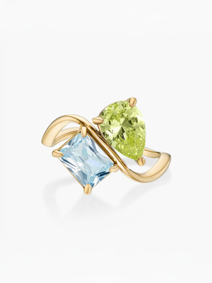 Anillo dos piedras Agosto-Peridoto (pera) y Marzo-Aguamarina (rectángulo) dorado