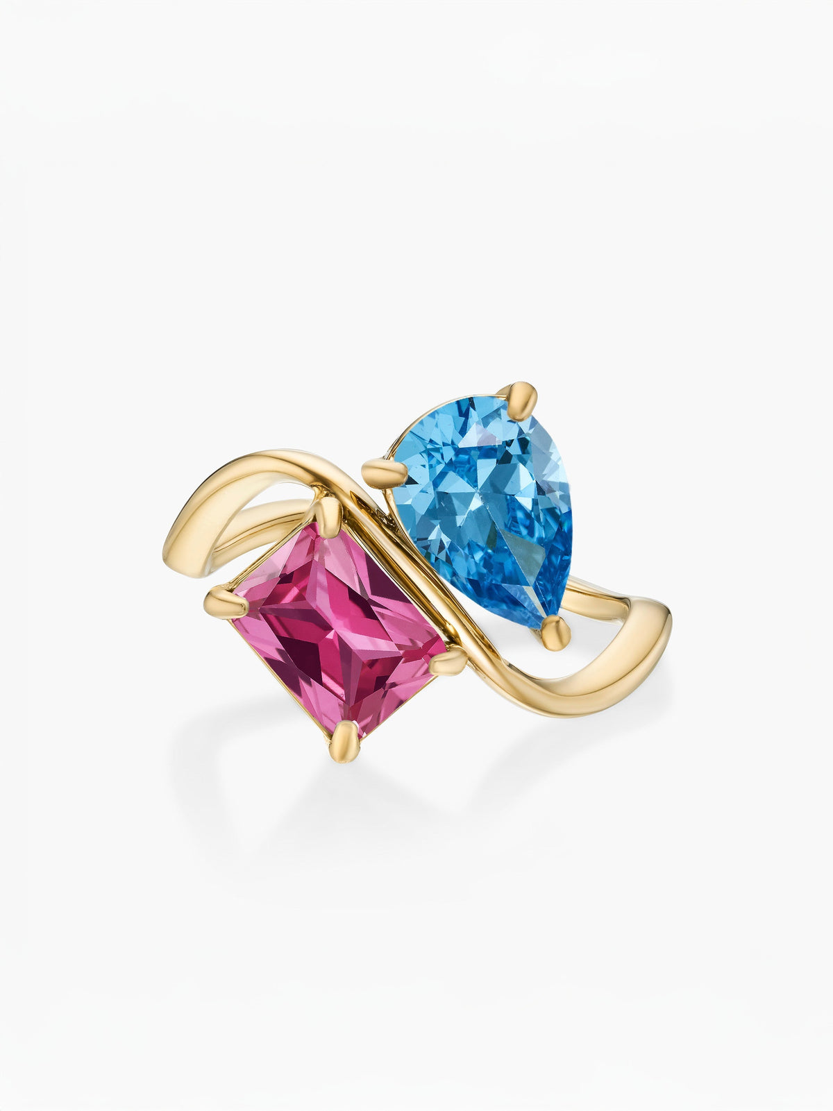 Anillo dos piedras Diciembre-Topacio azul (pera) y Julio-Rubí (rectángulo) dorado