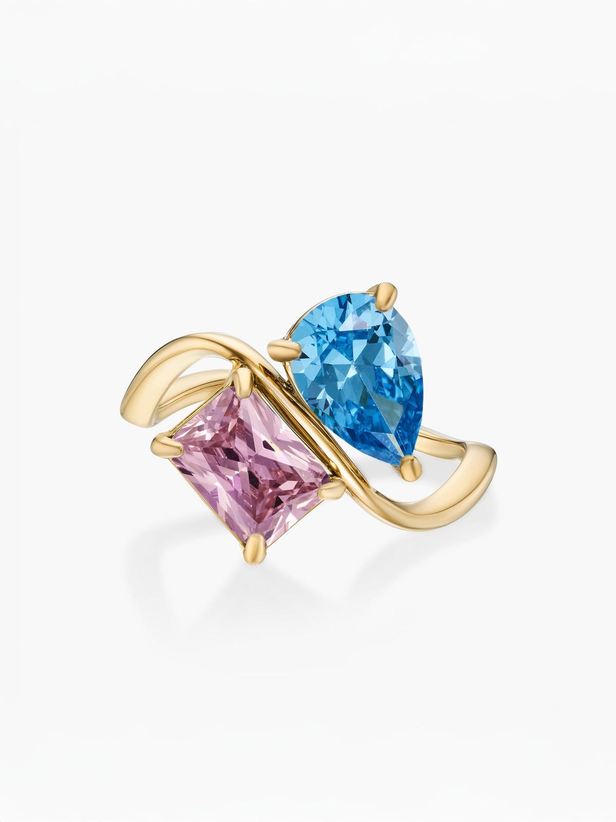 Anillo dos piedras Diciembre-Topacio azul (pera) y Octubre-Turmalina Rosa (rectángulo) dorado