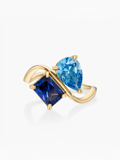 Anillo dos piedras Diciembre-Topacio azul (pera) y Septiembre-Zafiro (rectángulo) dorado