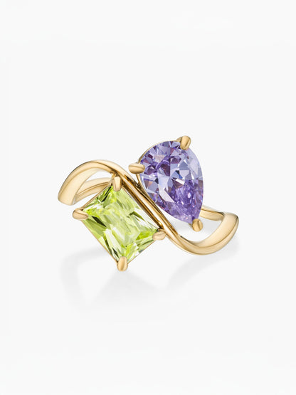Anillo dos piedras Febrero-Amatista (pera) y Agosto-Peridoto (rectángulo) dorado