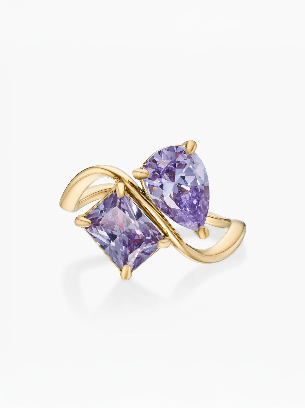 Anillo dos piedras Febrero-Amatista (pera) y Febrero-Amatista (rectángulo) dorado
