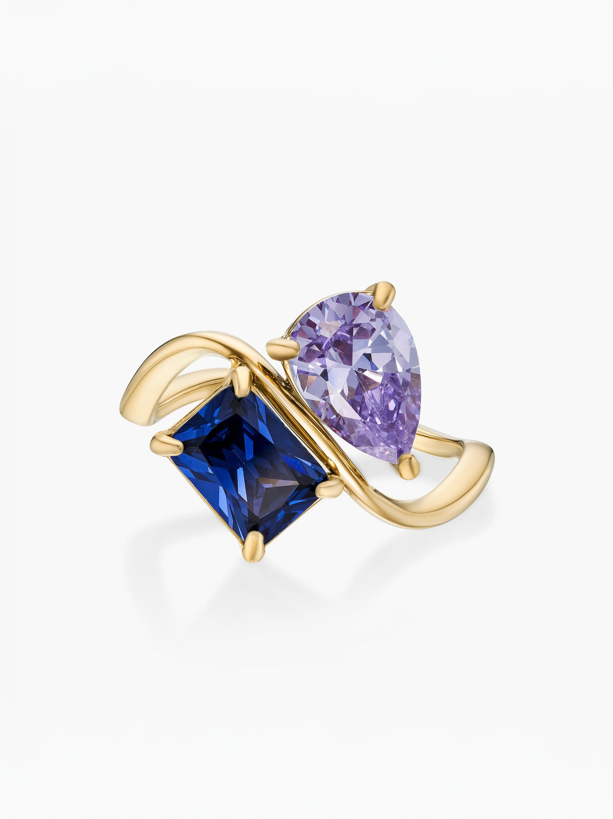 Anillo dos piedras Febrero-Amatista (pera) y Septiembre-Zafiro (rectángulo) dorado