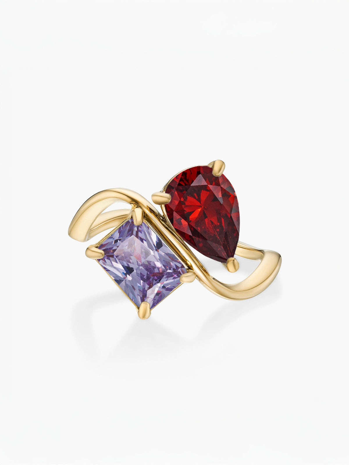 Anillo dos piedras Enero-Granate (pera) y Febrero-Amatista (rectángulo) dorado