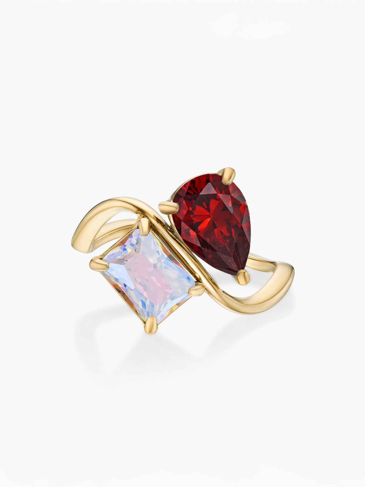 Anillo dos piedras Enero-Granate (pera) y Junio-Alejandrita (rectángulo) dorado