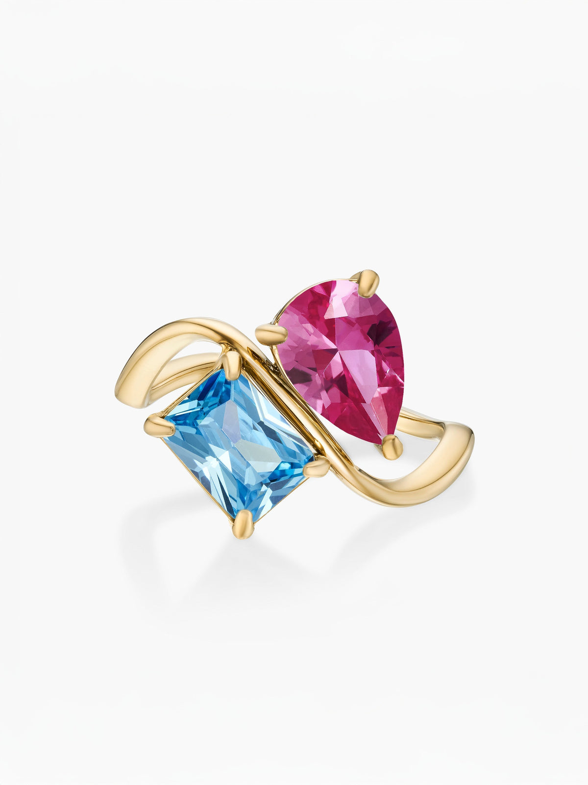 Anillo dos piedras Julio-Rubí (pera) y Diciembre-Topacio azul (rectángulo) dorado