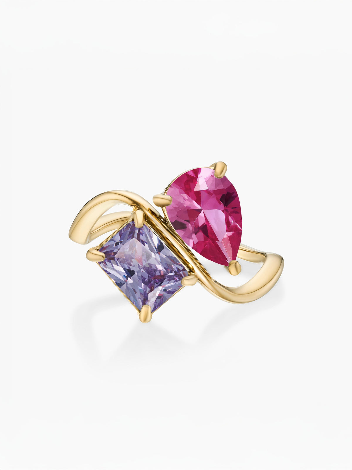 Anillo dos piedras Julio-Rubí (pera) y Febrero-Amatista (rectángulo) dorado