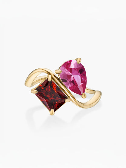Anillo dos piedras Julio-Rubí (pera) y Enero-Granate (rectángulo) dorado