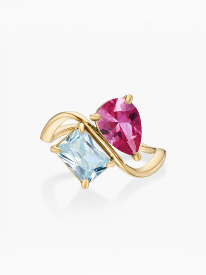 Anillo dos piedras Julio-Rubí (pera) y Marzo-Aguamarina (rectángulo) dorado