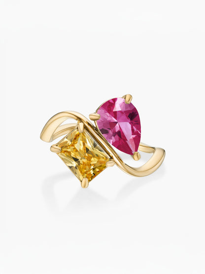 Anillo dos piedras Julio-Rubí (pera) y Noviembre-Citrino (rectángulo) dorado