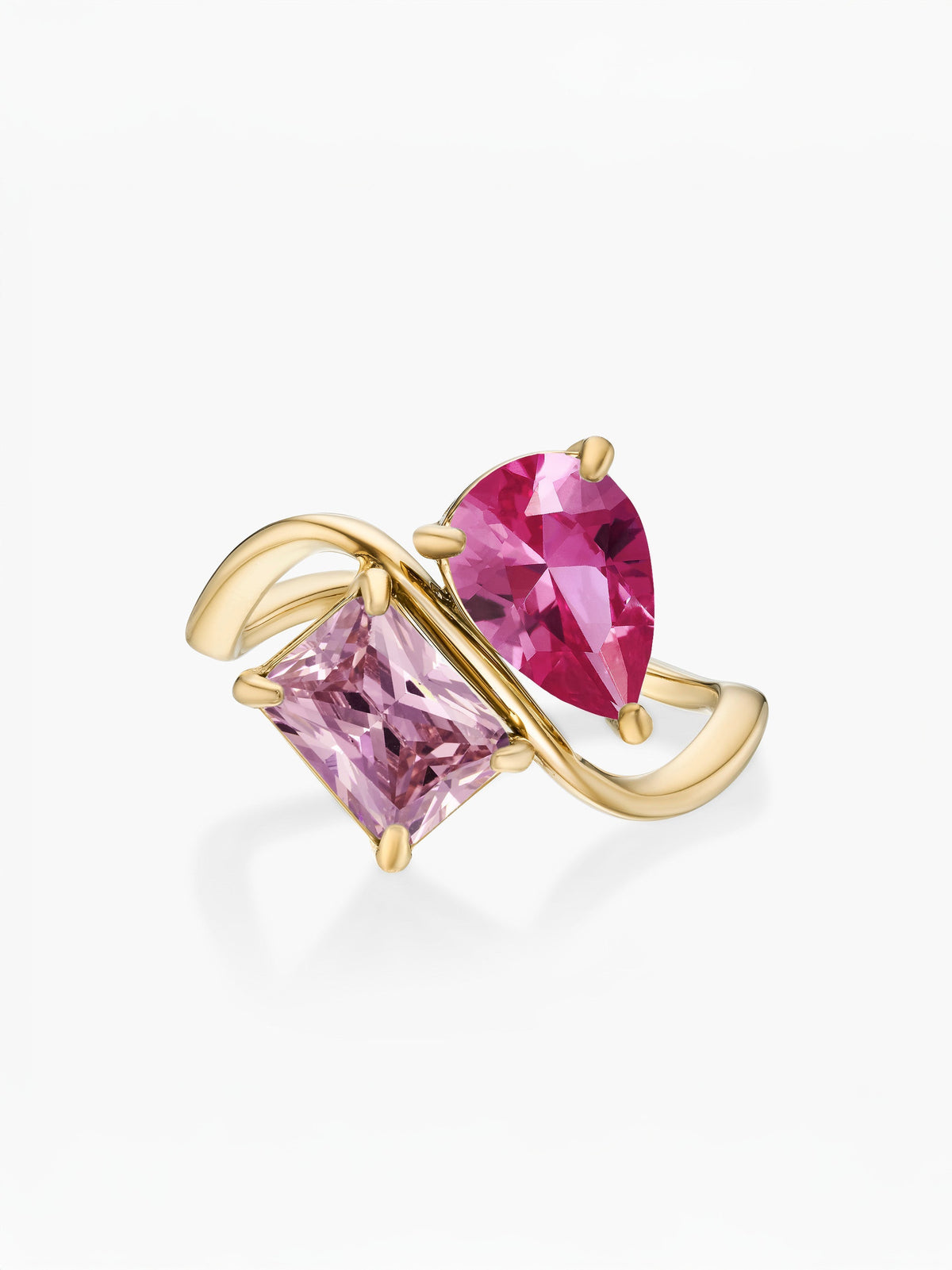 Anillo dos piedras Julio-Rubí (pera) y Octubre-Turmalina Rosa (rectángulo) dorado