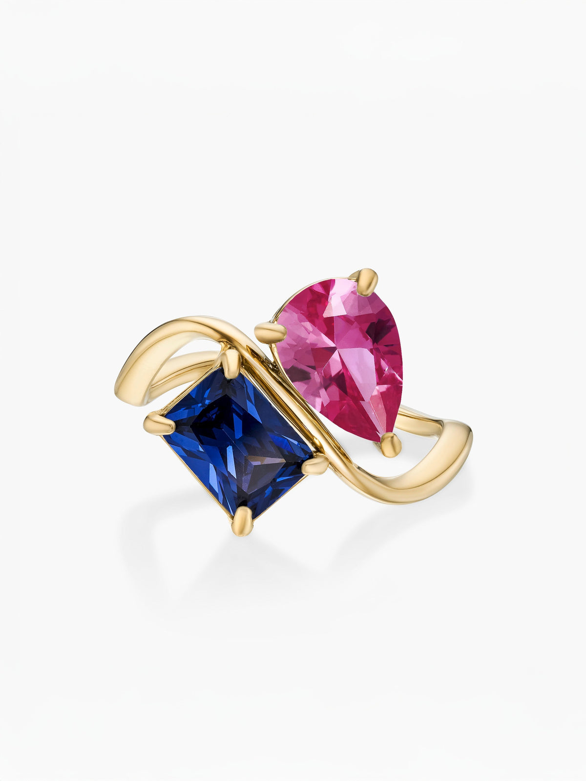 Anillo dos piedras Julio-Rubí (pera) y Septiembre-Zafiro (rectángulo) dorado