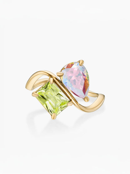 Anillo dos piedras Junio-Alejandrita (pera) y Agosto-Peridoto (rectángulo) dorado