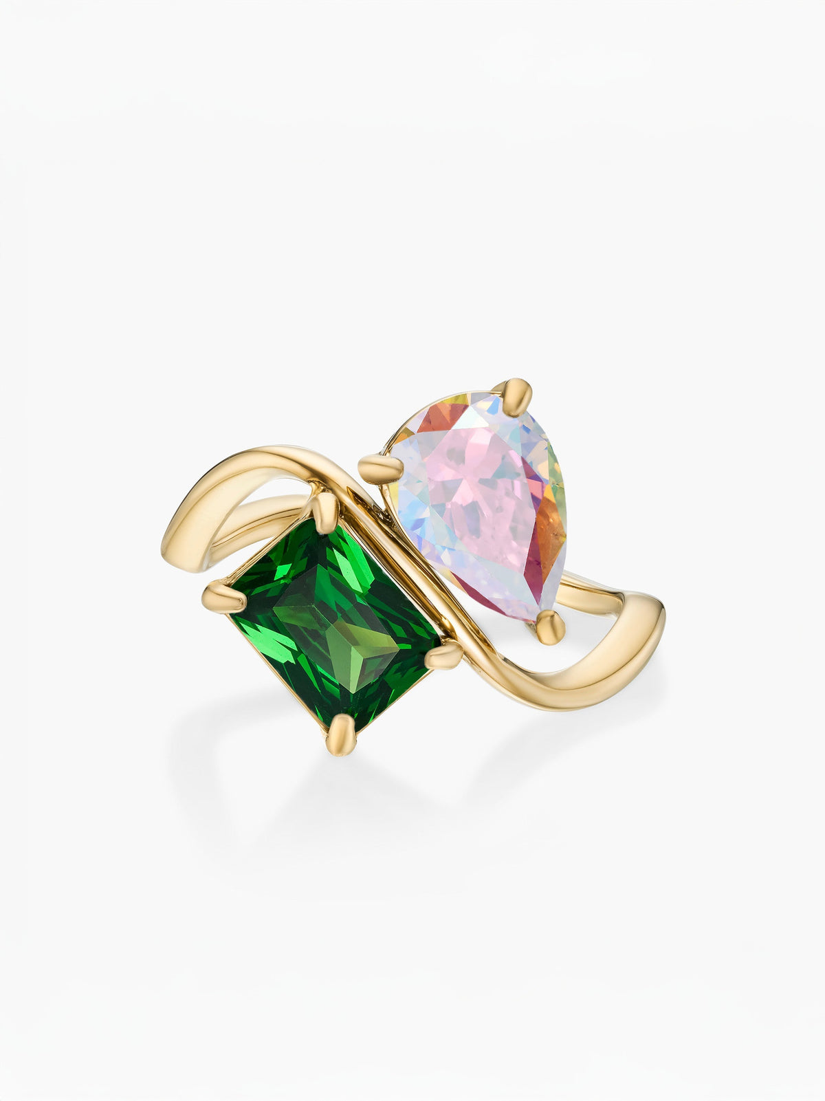 Anillo dos piedras Junio-Alejandrita (pera) y Mayo-Esmeralda (rectángulo) dorado