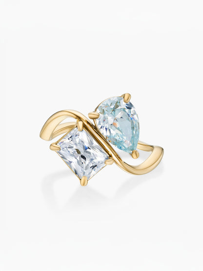 Anillo dos piedras Marzo-Aguamarina (pera) y Abril-Diamante (rectángulo) dorado