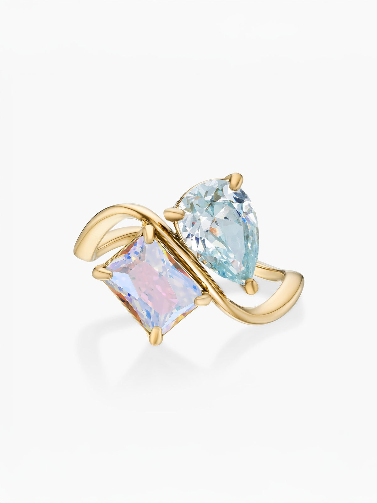 Anillo dos piedras Marzo-Aguamarina (pera) y Junio-Alejandrita (rectángulo) dorado