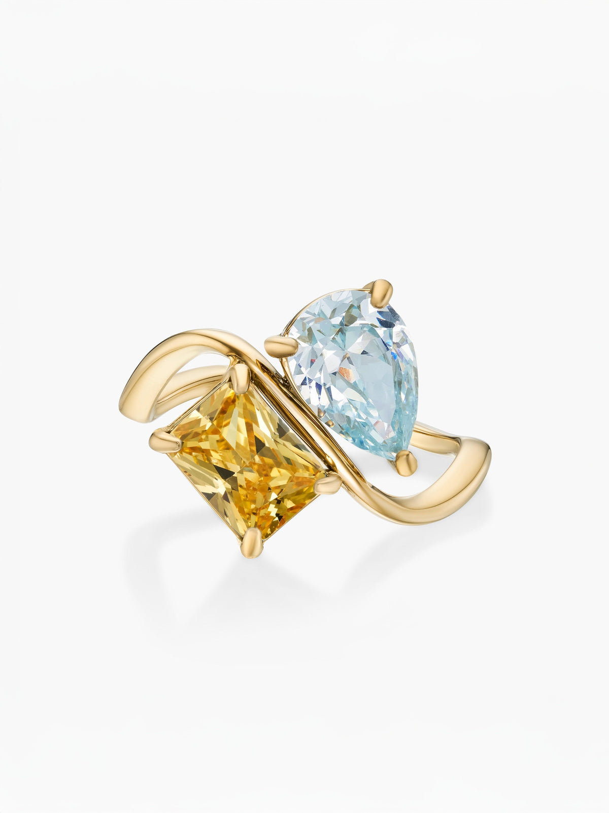 Anillo dos piedras Marzo-Aguamarina (pera) y Noviembre-Citrino (rectángulo) dorado