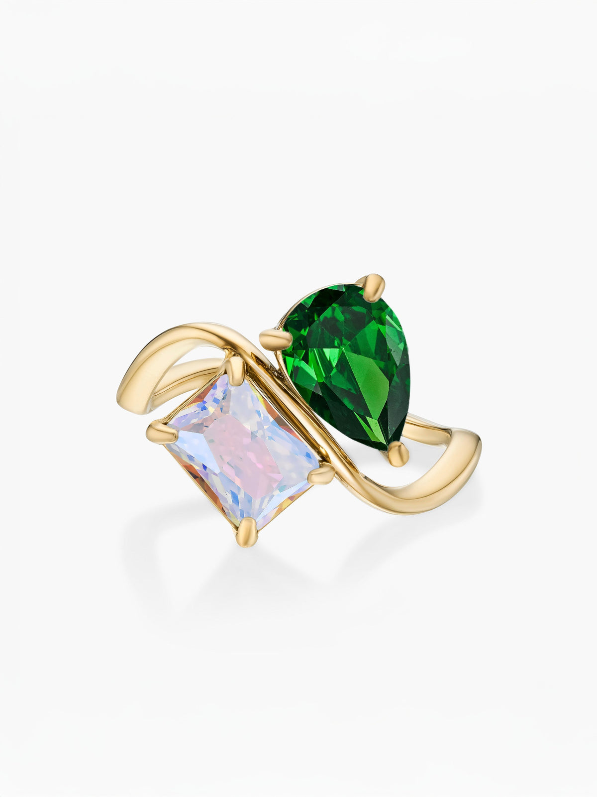 Anillo dos piedras Mayo-Esmeralda (pera) y Junio-Alejandrita (rectángulo) dorado
