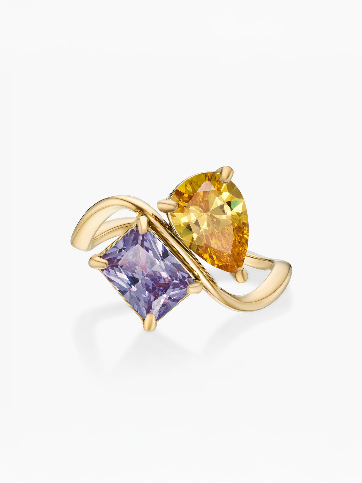 Anillo dos piedras Noviembre-Citrino (pera) y Febrero-Amatista (rectángulo) dorado