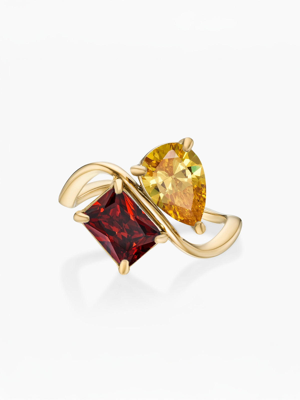 Anillo dos piedras Noviembre-Citrino (pera) y Enero-Granate (rectángulo) dorado