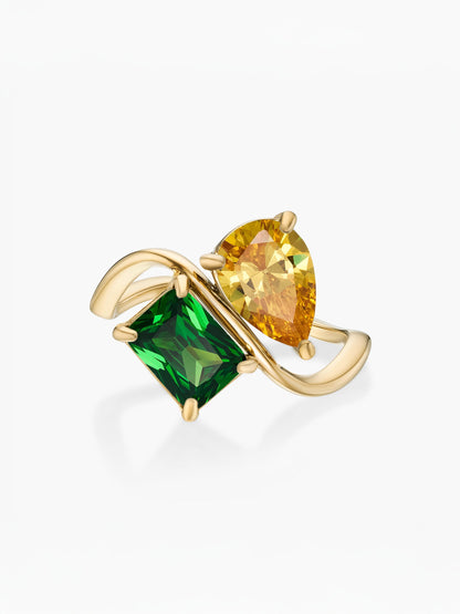 Anillo dos piedras Noviembre-Citrino (pera) y Mayo-Esmeralda (rectángulo) dorado