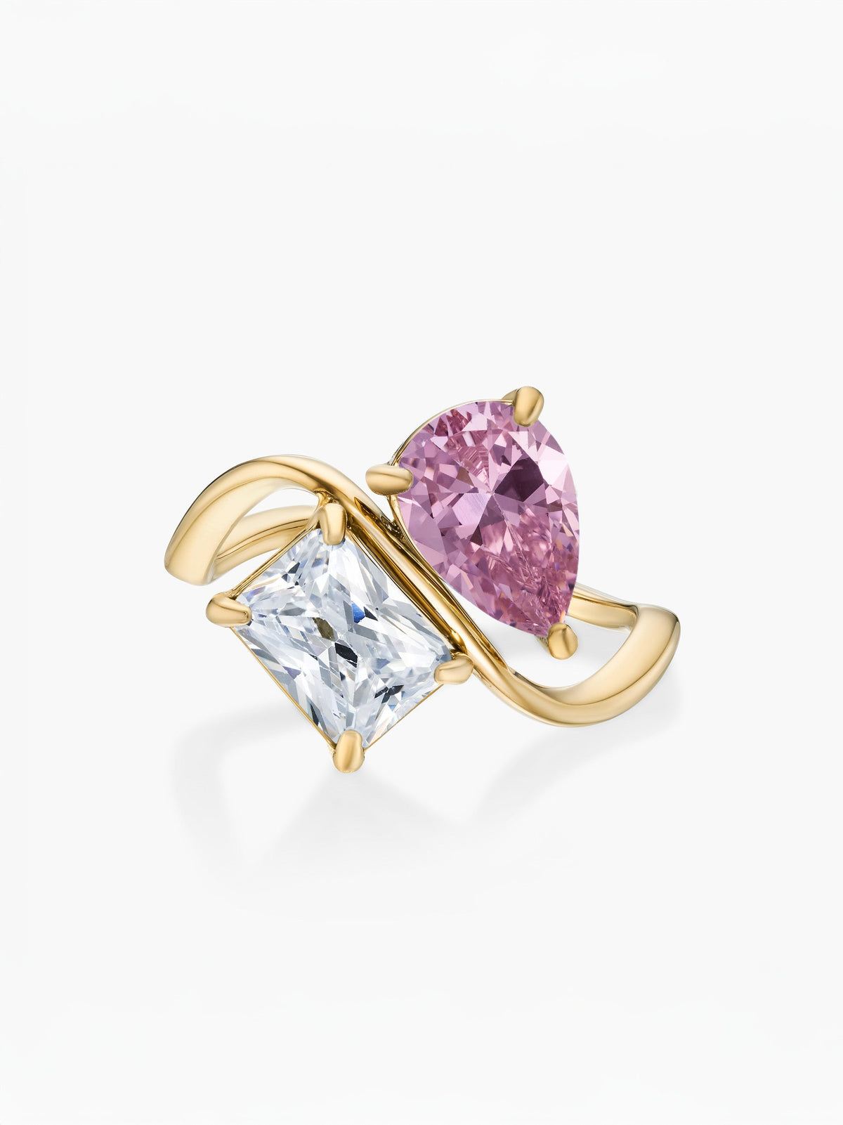 Anillo dos piedras Octubre-Turmalina Rosa (pera) y Abril-Diamante (rectángulo) dorado