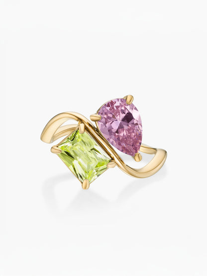 Anillo dos piedras Octubre-Turmalina Rosa (pera) y Agosto-Peridoto (rectángulo) dorado