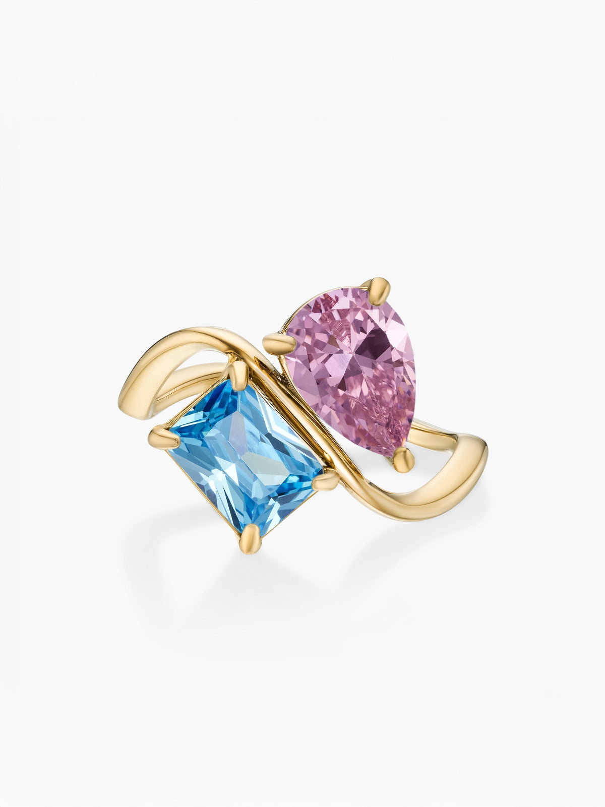 Anillo dos piedras Octubre-Turmalina Rosa (pera) y Diciembre-Topacio azul (rectángulo) dorado